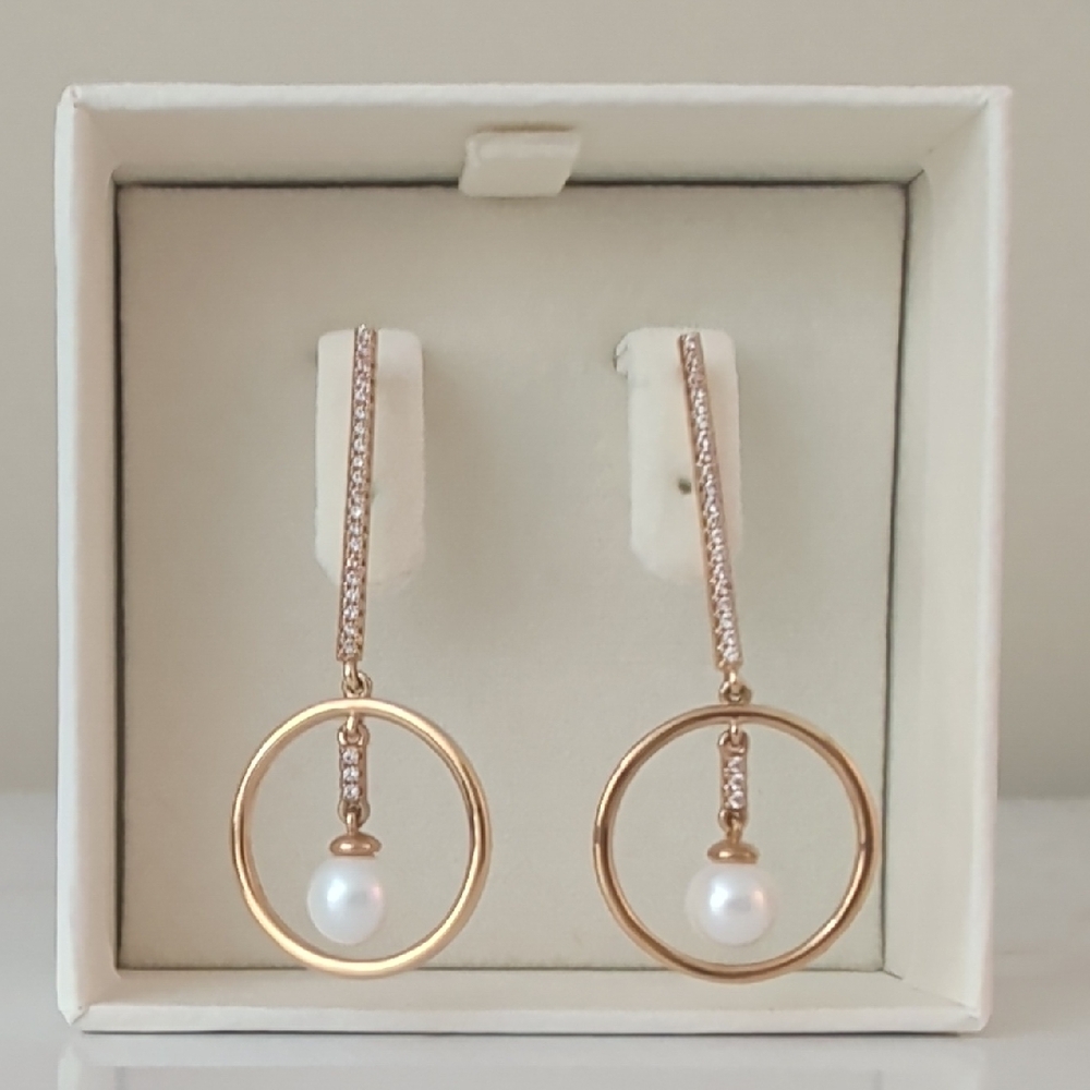 Elegant Gold and Pearl Drop Earrings